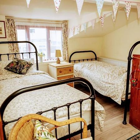 Spacious Charming Cottage Near Lake And Sea Hornsea Exterior photo