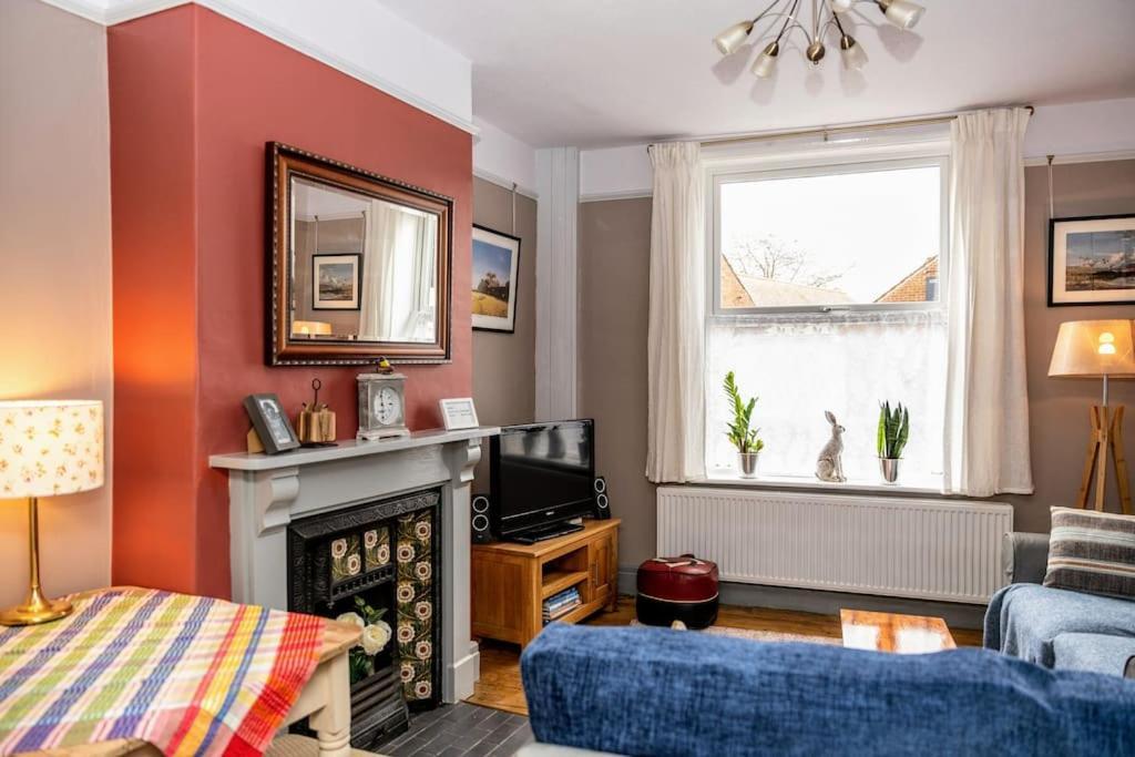 Spacious Charming Cottage Near Lake And Sea Hornsea Exterior photo