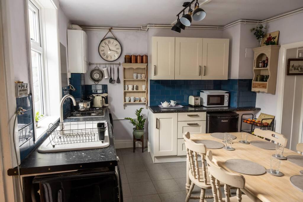 Spacious Charming Cottage Near Lake And Sea Hornsea Exterior photo