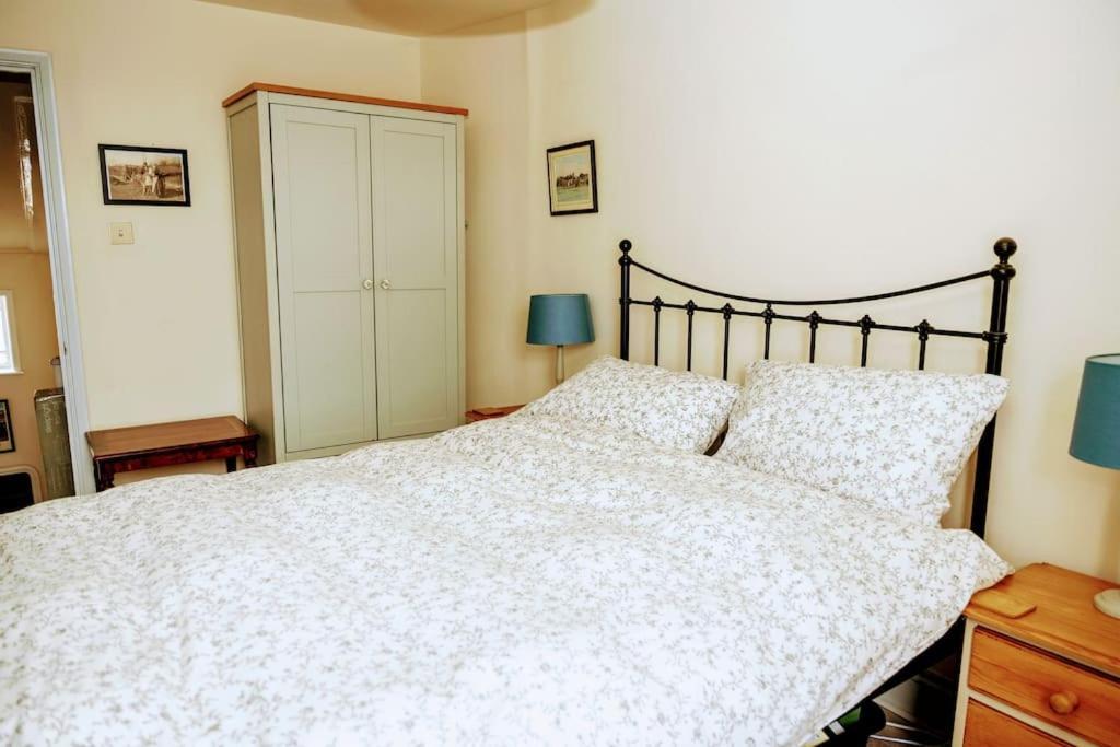 Spacious Charming Cottage Near Lake And Sea Hornsea Exterior photo